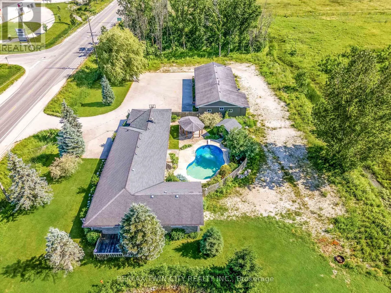 House for rent: 717906 Highway 6, Georgian Bluffs, Ontario N4K 5N7