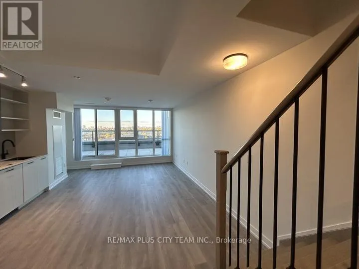 Apartment for rent: 718 - 2300 St Clair Avenue, Toronto, Ontario M6N 0B3