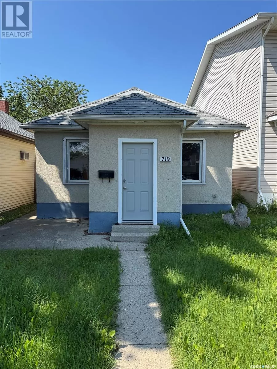 House for rent: 719 N Avenue S, Saskatoon, Saskatchewan S7M 2P1