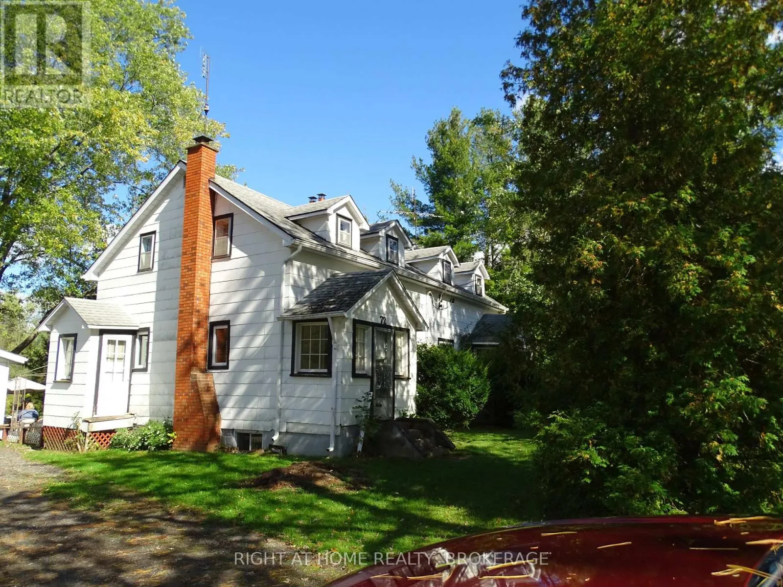 Duplex for rent: 72 Bridge Street W, Thorold, Ontario L0S 1K0