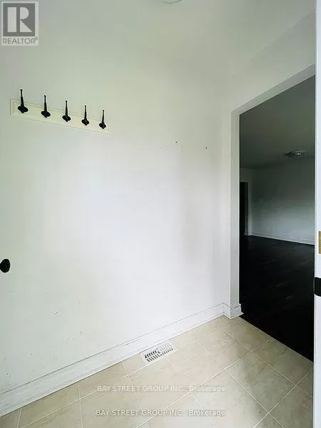 House for rent: 72 Caines Avenue, Toronto, Ontario M2R 2L3