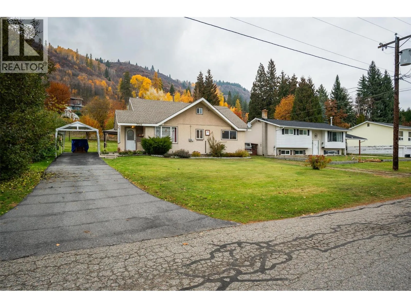 House for rent: 720 11th Avenue, Montrose, British Columbia V0G 1P0