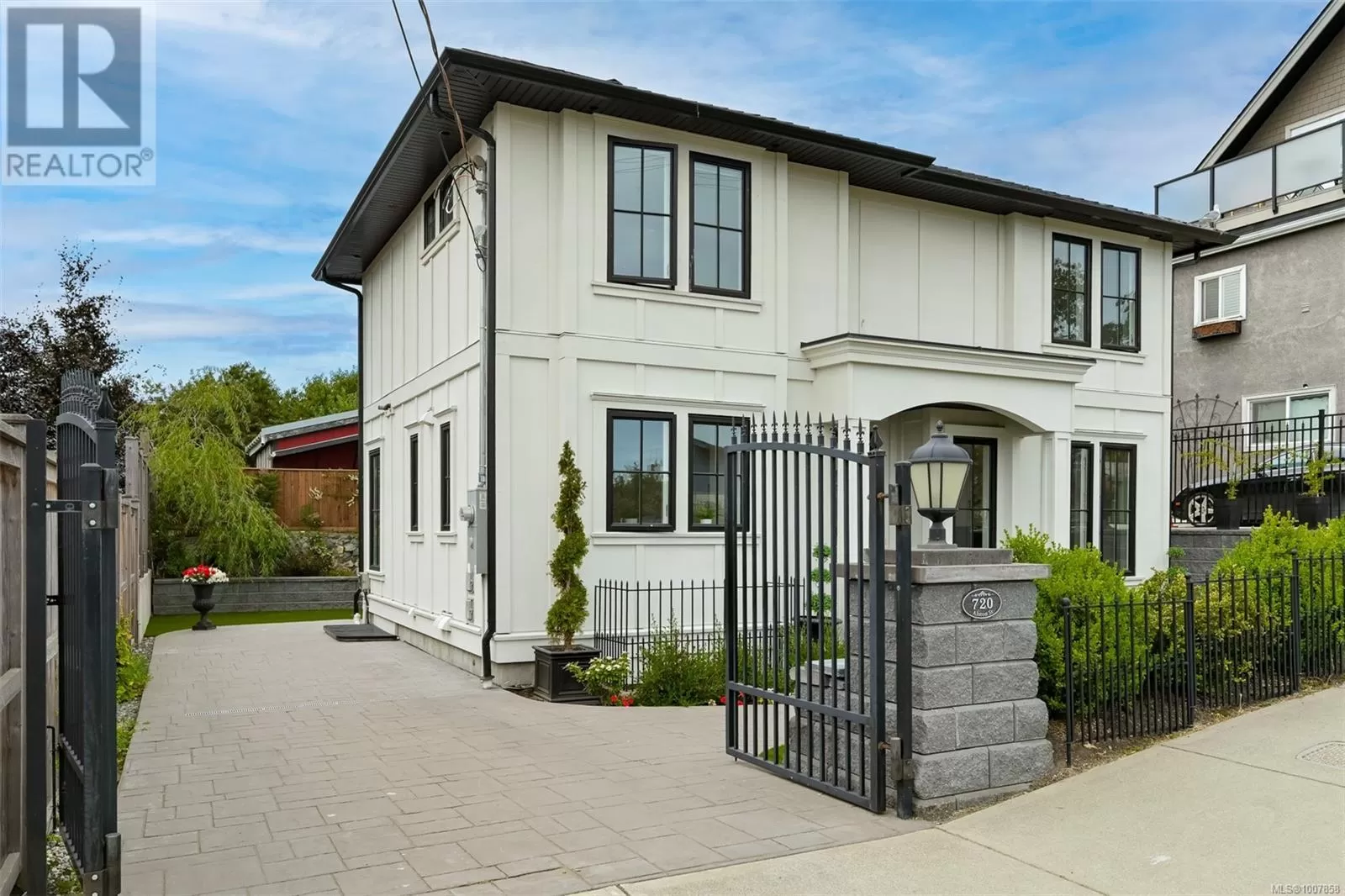 House for rent: 720 Alston St, Victoria, British Columbia V9A 3K5