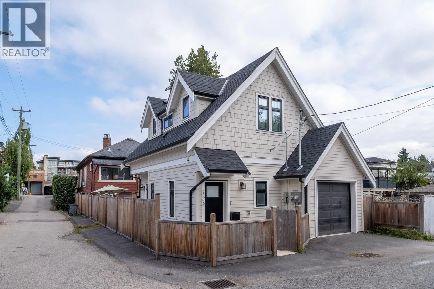 House for rent: 720 E 30th Avenue, Vancouver, British Columbia V5V 2V9