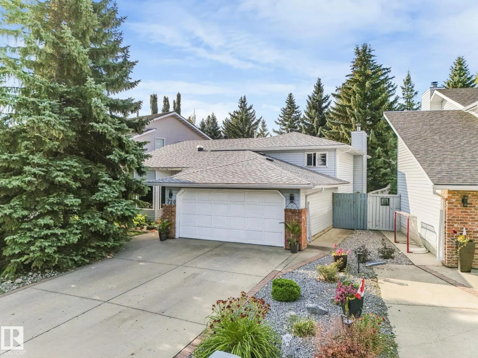 House for rent: 720 Hendra Cr Nw, Edmonton, Alberta T6R 1S6