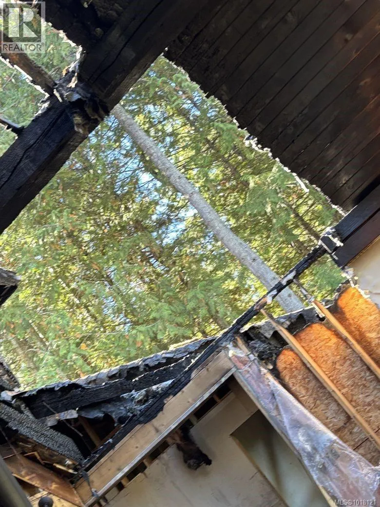 720 Spider Lake Rd, Qualicum Beach, British Columbia V9K 2L7