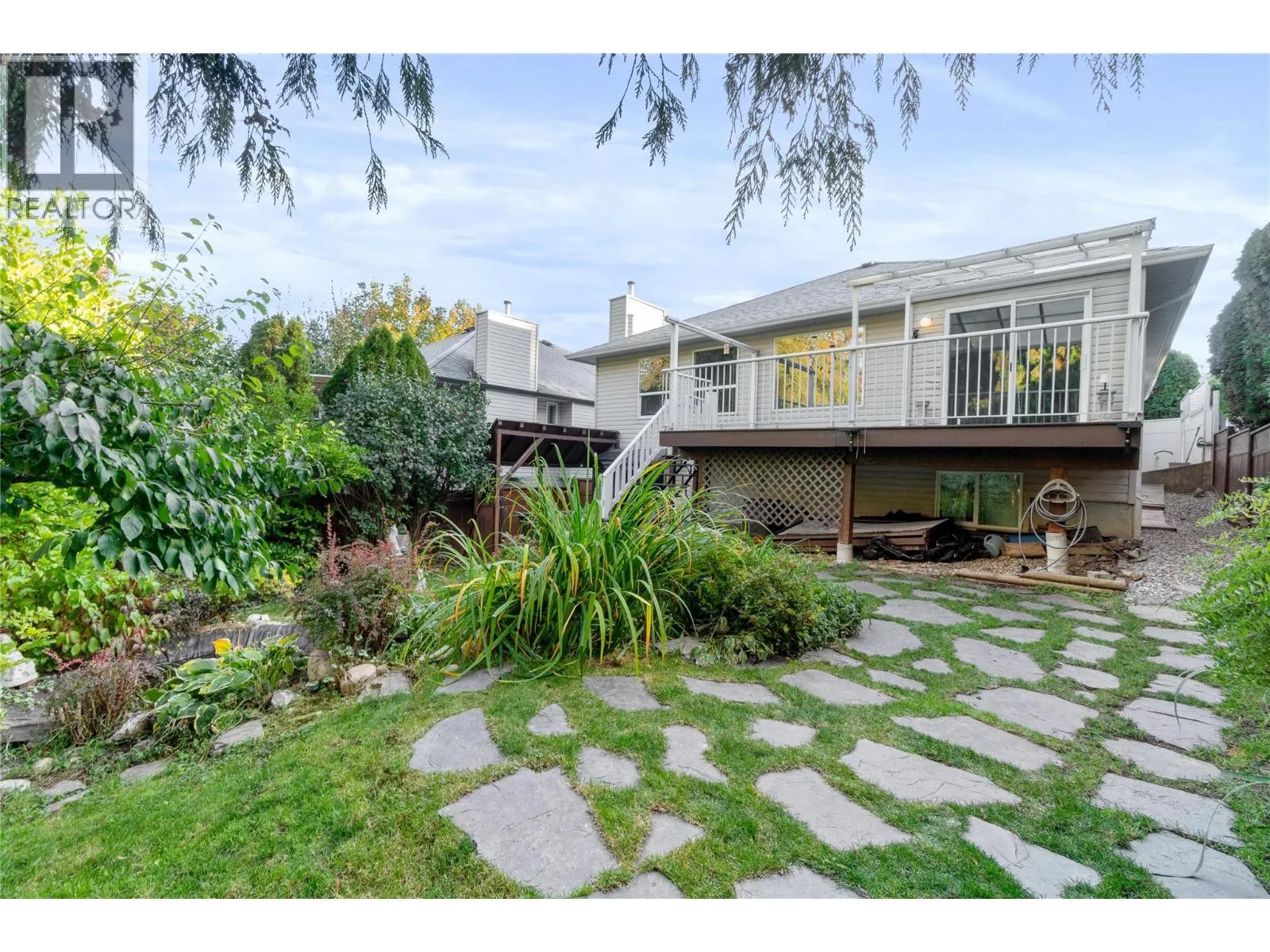 House for rent: 721 11th Street Se, Salmon Arm, British Columbia V1E 1R3