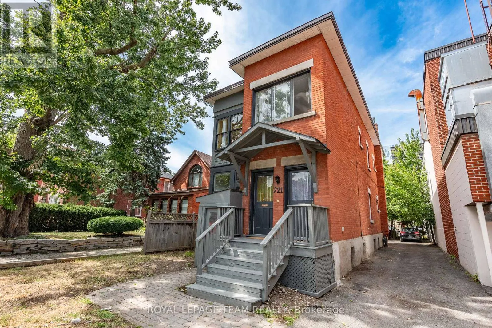 Triplex for rent: 721 Cooper Street, Ottawa, Ontario K1R 5J5