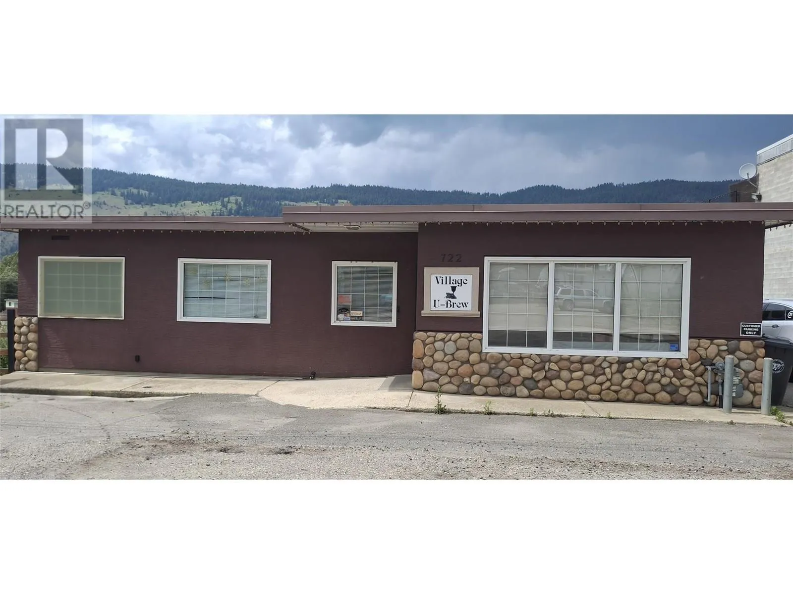 Residential Commercial Mix for rent: 722 1st Avenue, Chase, British Columbia V0E 1M0