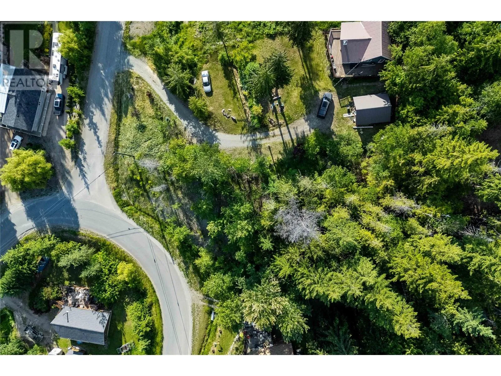 Other for rent: 7227 Estate Drive, Anglemont, British Columbia V0E 1M8