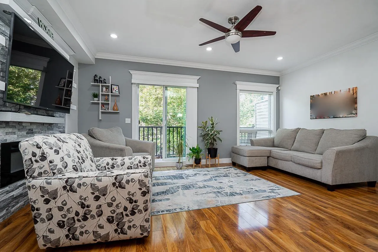 Duplex for rent: 7243 190 Street, Surrey, British Columbia V4N 6E6