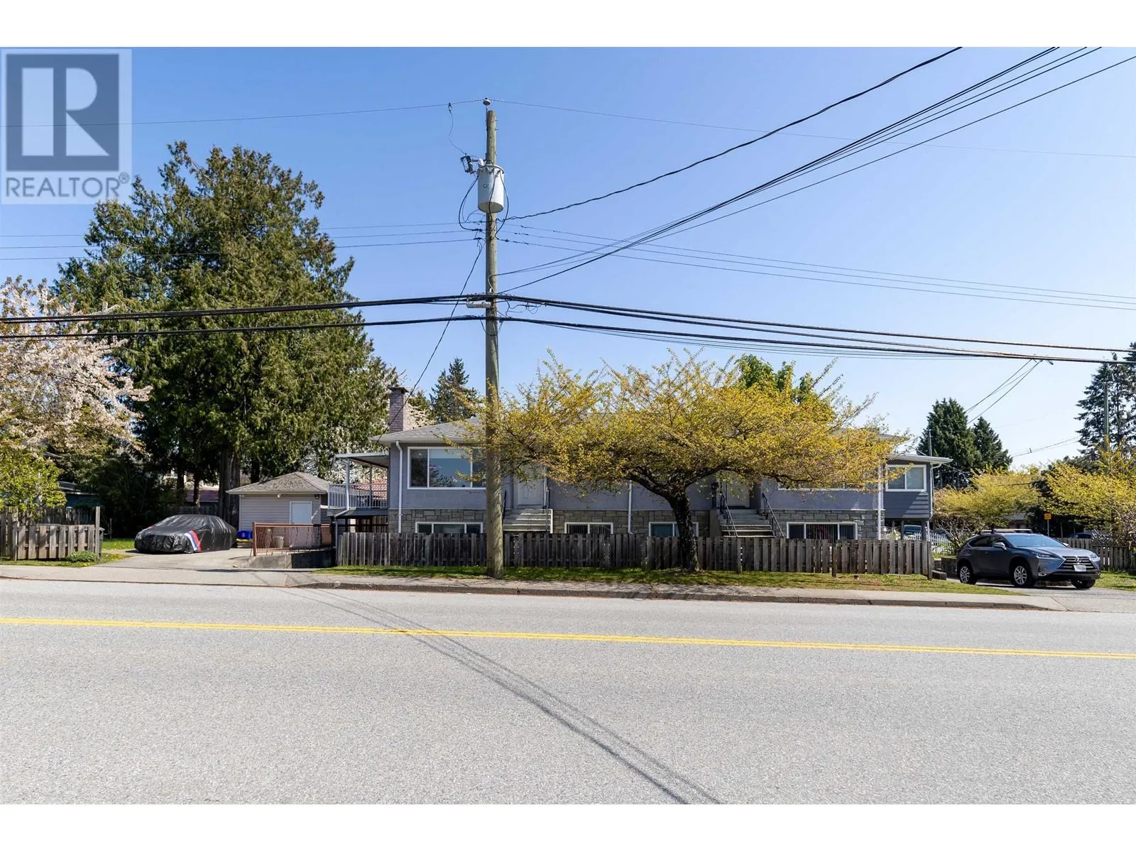 Duplex for rent: 7250-52 Nelson Avenue, Burnaby, British Columbia V5J 4C3