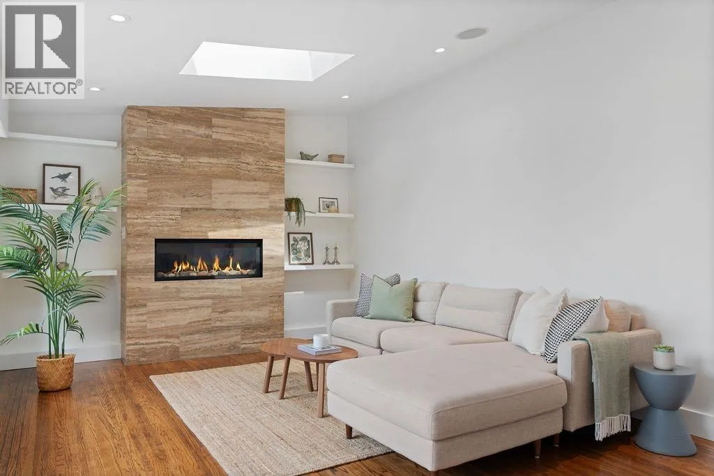 House for rent: 727 Crystal Court, North Vancouver, British Columbia V7R 2B6