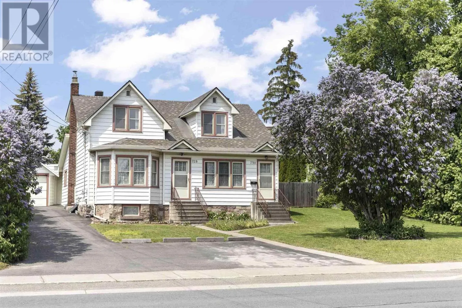 Duplex for rent: 728-730 Wellington St E, Sault Ste. Marie, Ontario P6A 2M7