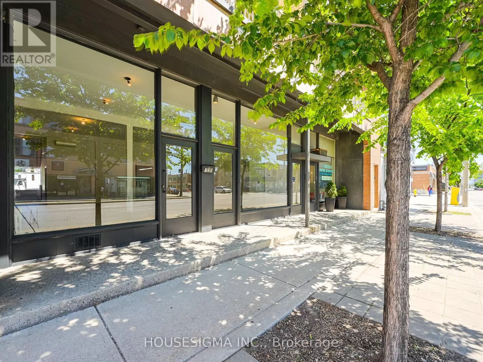 728b The Queensway, Toronto, Ontario M8Y 1L5