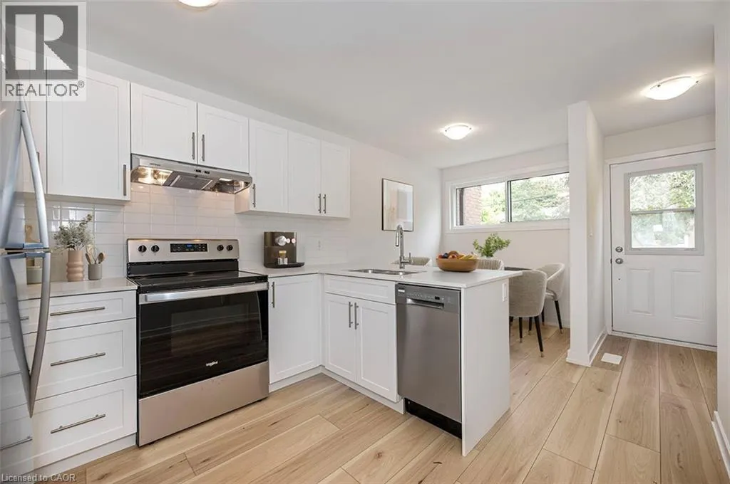 Row / Townhouse for rent: 73 Woodman Drive N, Hamilton, Ontario L8H 2M1