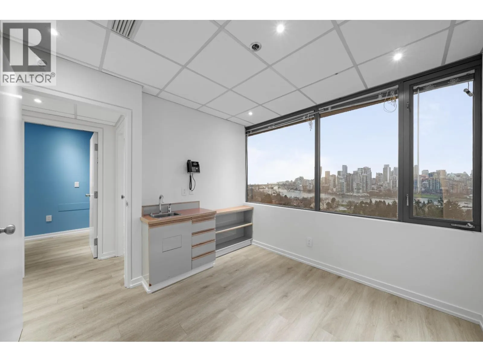 730 943 W Broadway, Vancouver, British Columbia V5Z 4E1