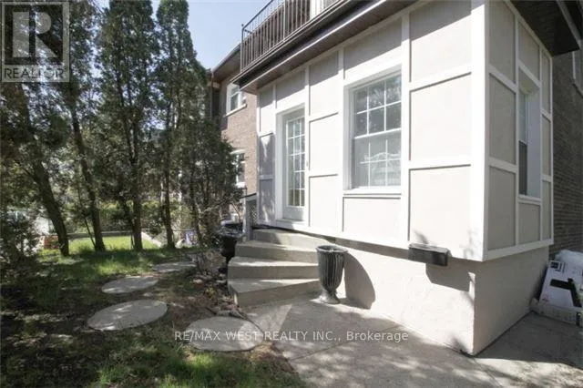 House for rent: 730 Logan Avenue, Toronto, Ontario M4K 3C6