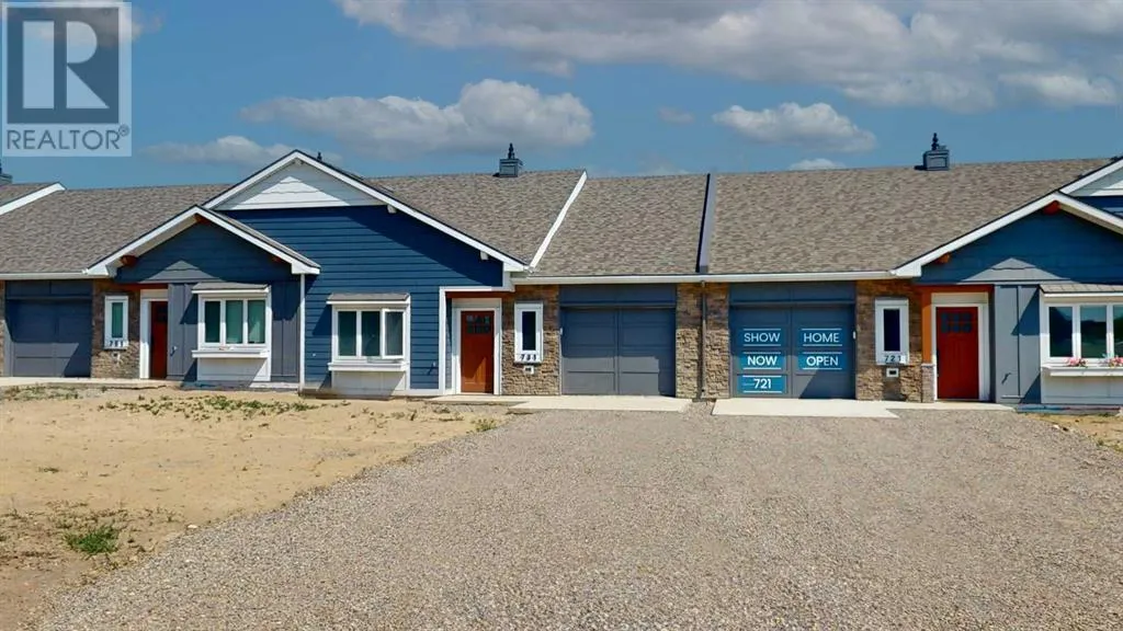 Row / Townhouse for rent: 731 7 Avenue W, Cardston, Alberta T0K 0K0