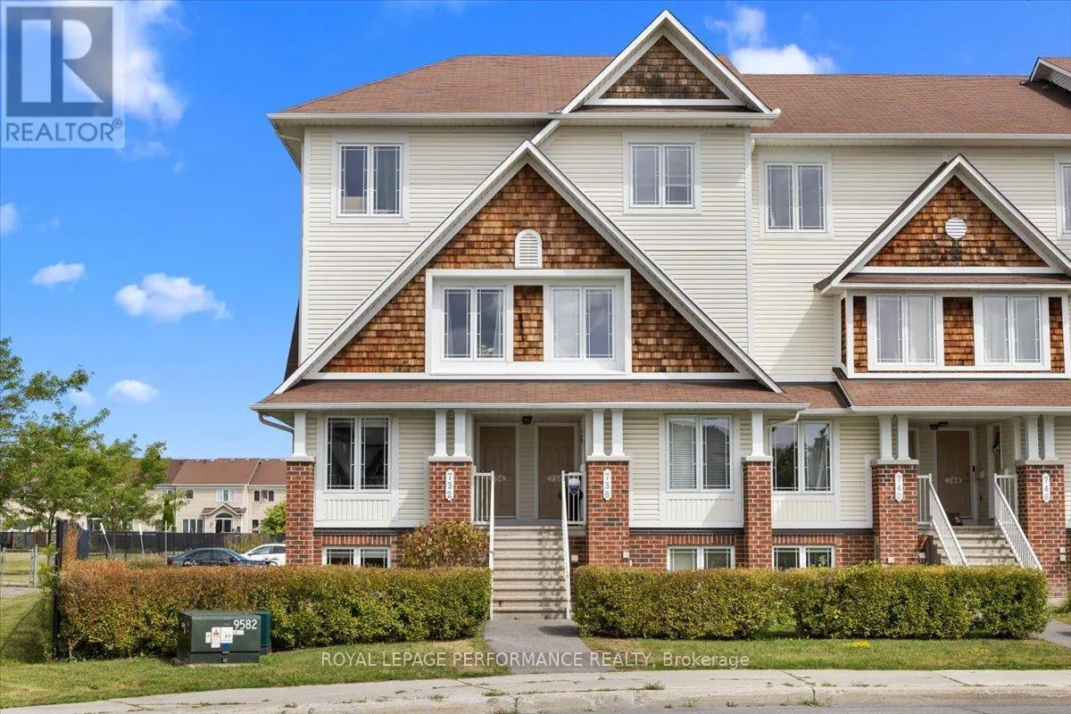 Row / Townhouse for rent: 732 Lakeridge Drive, Ottawa, Ontario K4A 0N5