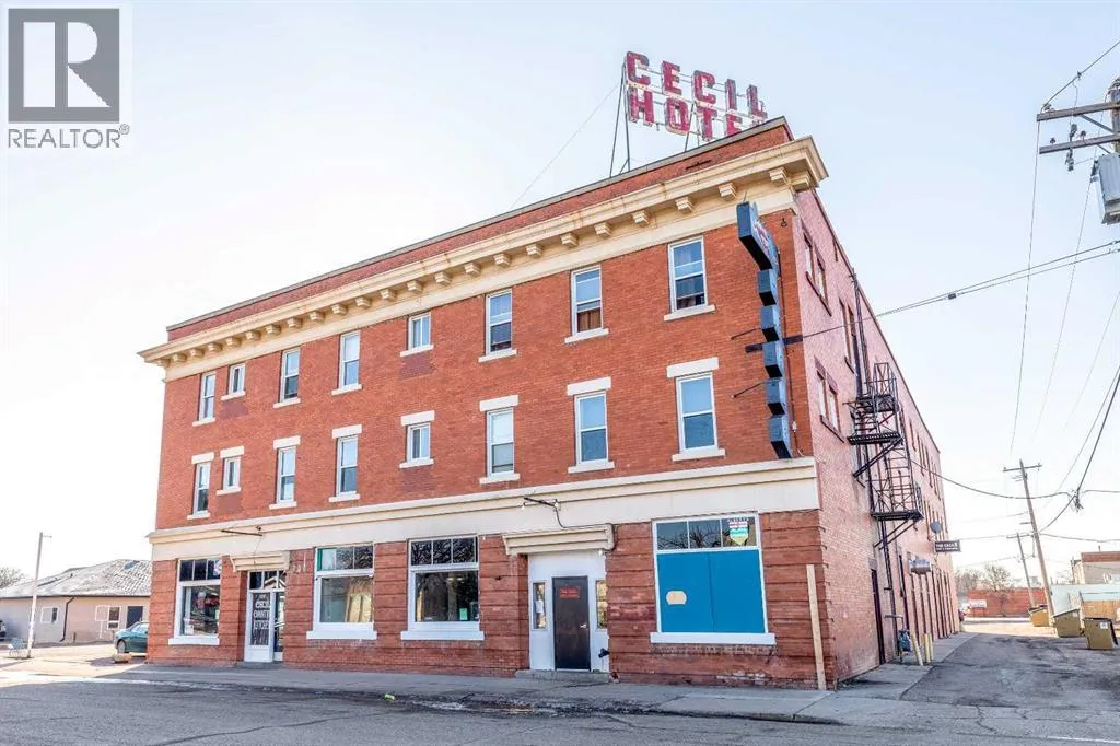 733 4 Street Se, Medicine Hat, Alberta T1A 0L3