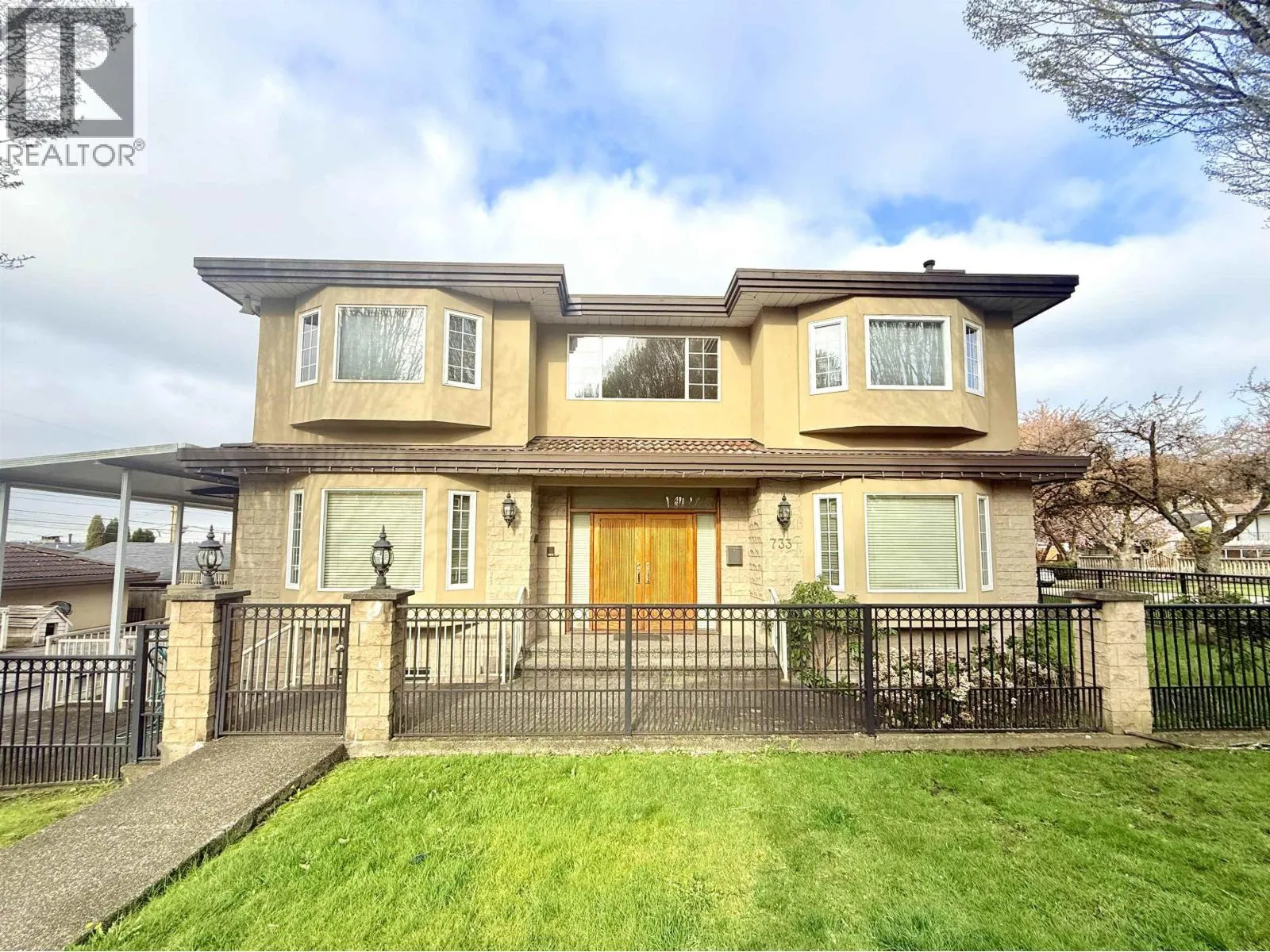 House for rent: 733 Macdonald Avenue, Burnaby, British Columbia V5C 6N6