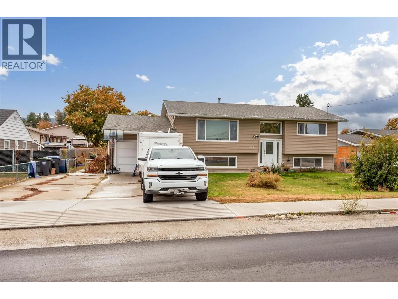 House for rent: 735 Belgo Road, Kelowna, British Columbia V1X 3A6