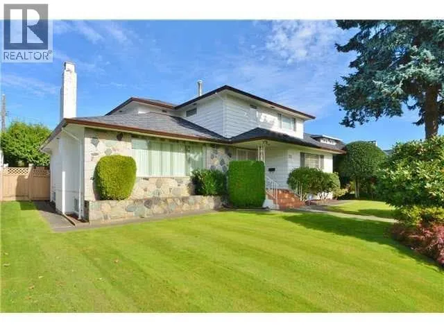 House for rent: 735 W 54th Avenue, Vancouver, British Columbia V6P 1M3