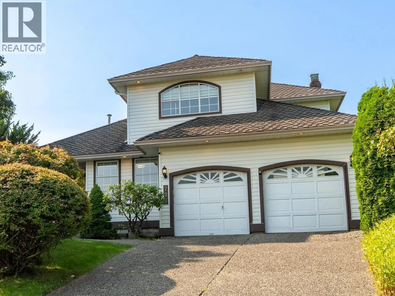 House for rent: 736 Clearwater Way, Coquitlam, British Columbia V3C 6A3