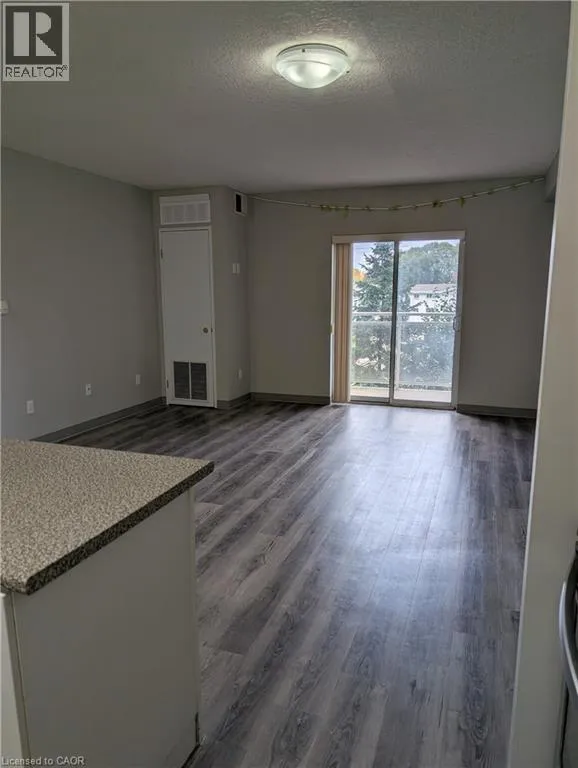 Apartment for rent: 736 Old Albert Street Unit# 210, Waterloo, Ontario N2L 6R4