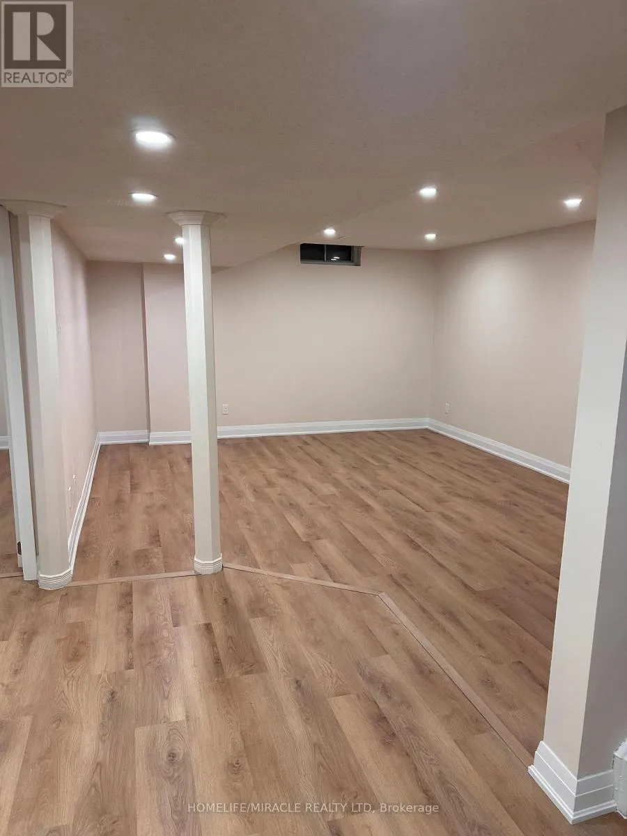 House for rent: 7362 Aspen Avenue, Mississauga, Ontario L5N 6N1