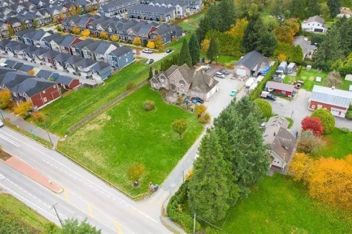 House for rent: 7363 192 Street, Surrey, British Columbia V4N 5Y4