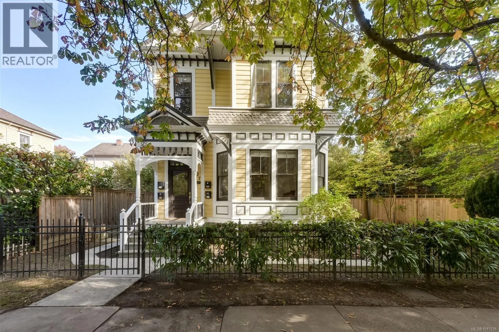 Fourplex for rent: 737 Vancouver St, Victoria, British Columbia V8V 3V4