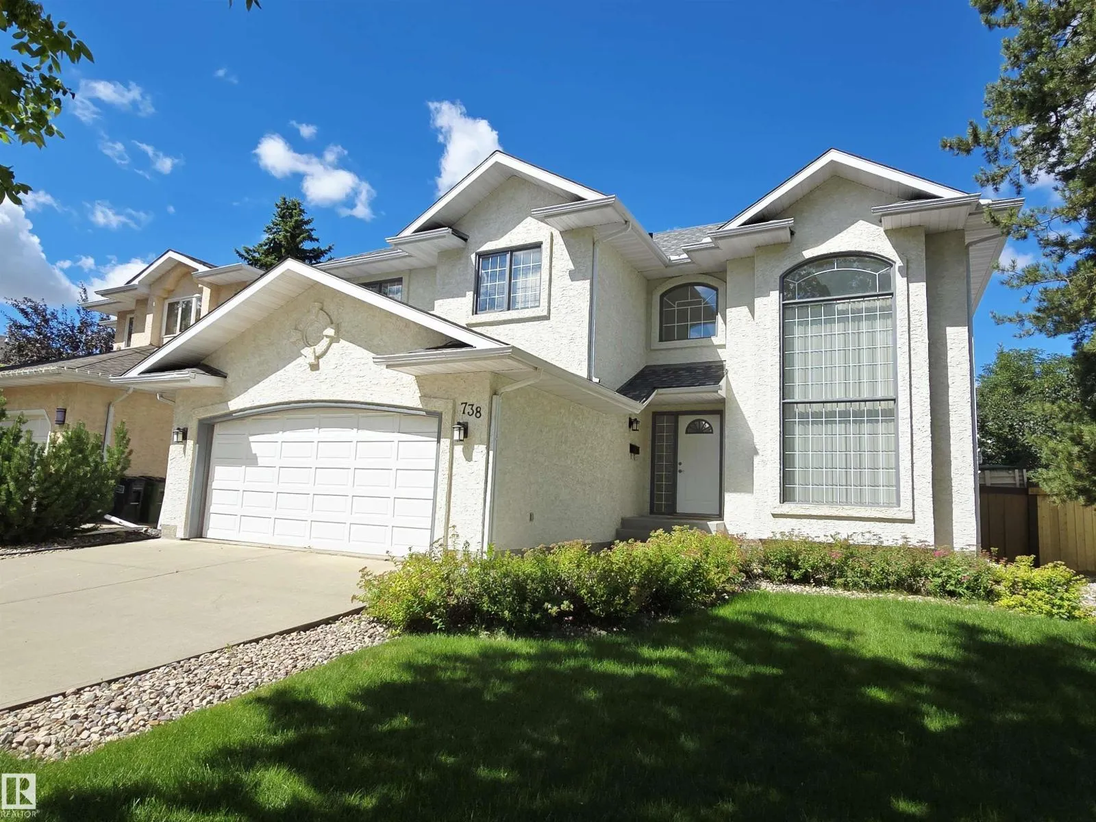 House for rent: 738 Burton Cr Nw, Edmonton, Alberta T6R 2J3