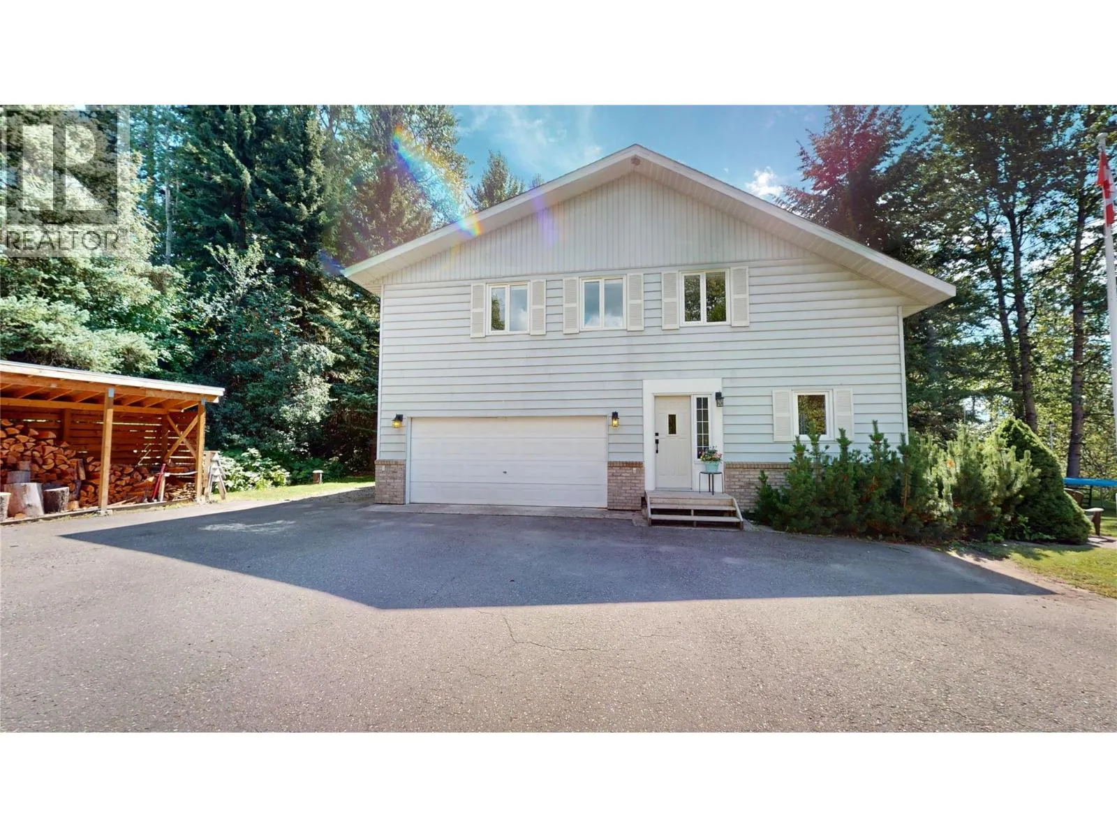 House for rent: 7392 8th Avenue, Hosmer, British Columbia V0B 1M5