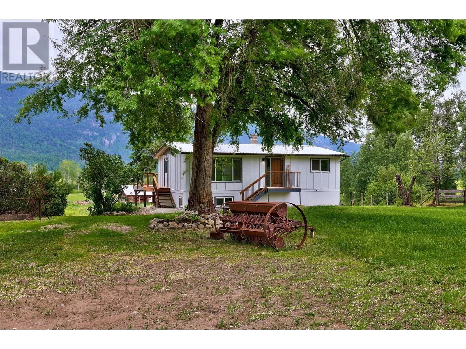 House for rent: 7398 Yellowhead Highway S, Barriere, British Columbia V0E 1R0