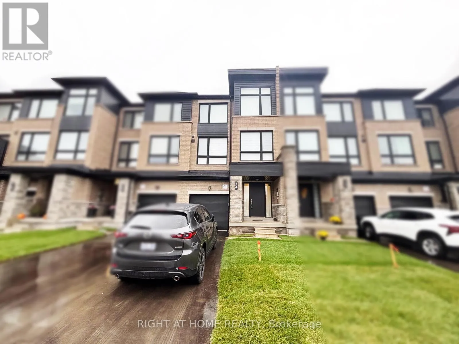 Row / Townhouse for rent: 74 Blue Forest Crescent, Barrie, Ontario L9J 0N4