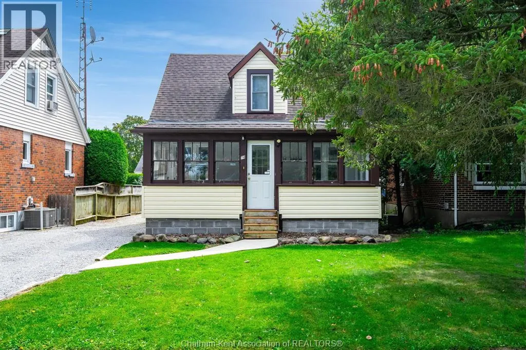 House for rent: 74 Prince Arthur Avenue, Chatham, Ontario N7M 1X6