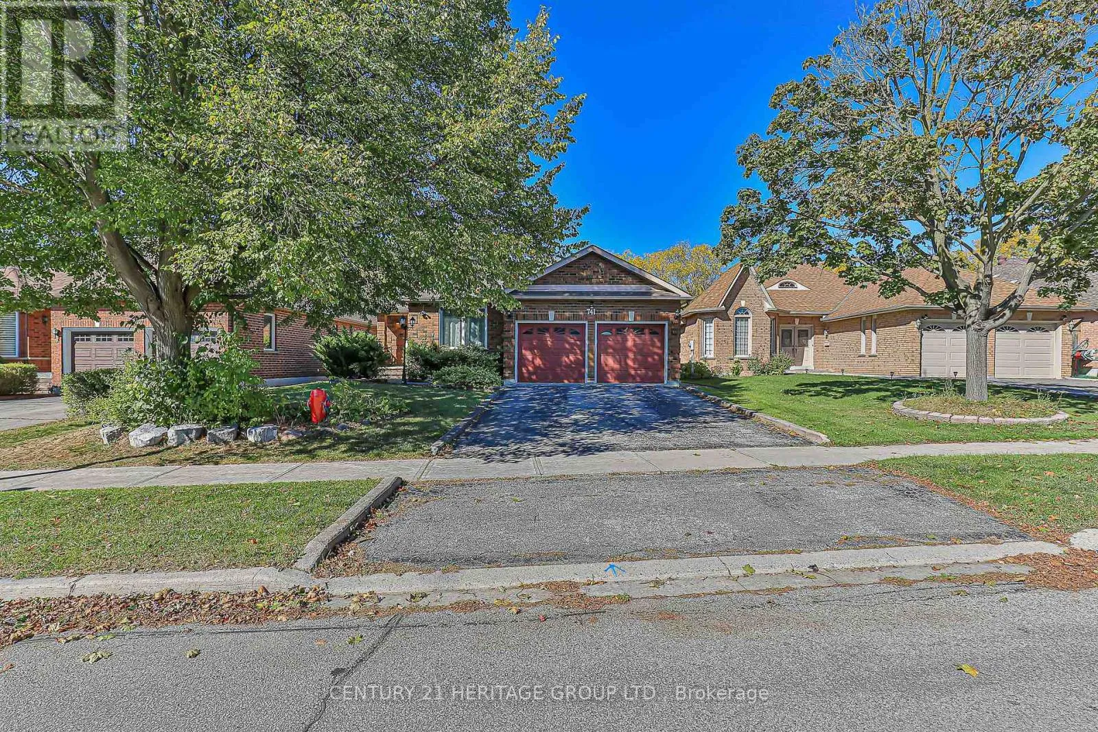 House for rent: 741 College Manor Drive, Newmarket, Ontario L3Y 8G5