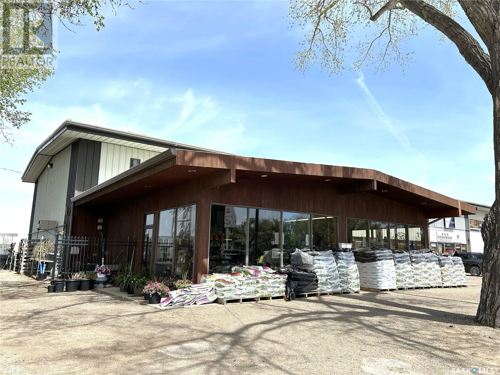 Retail for rent: 742 A Pacific Avenue, Maple Creek, Saskatchewan S0N 1N0