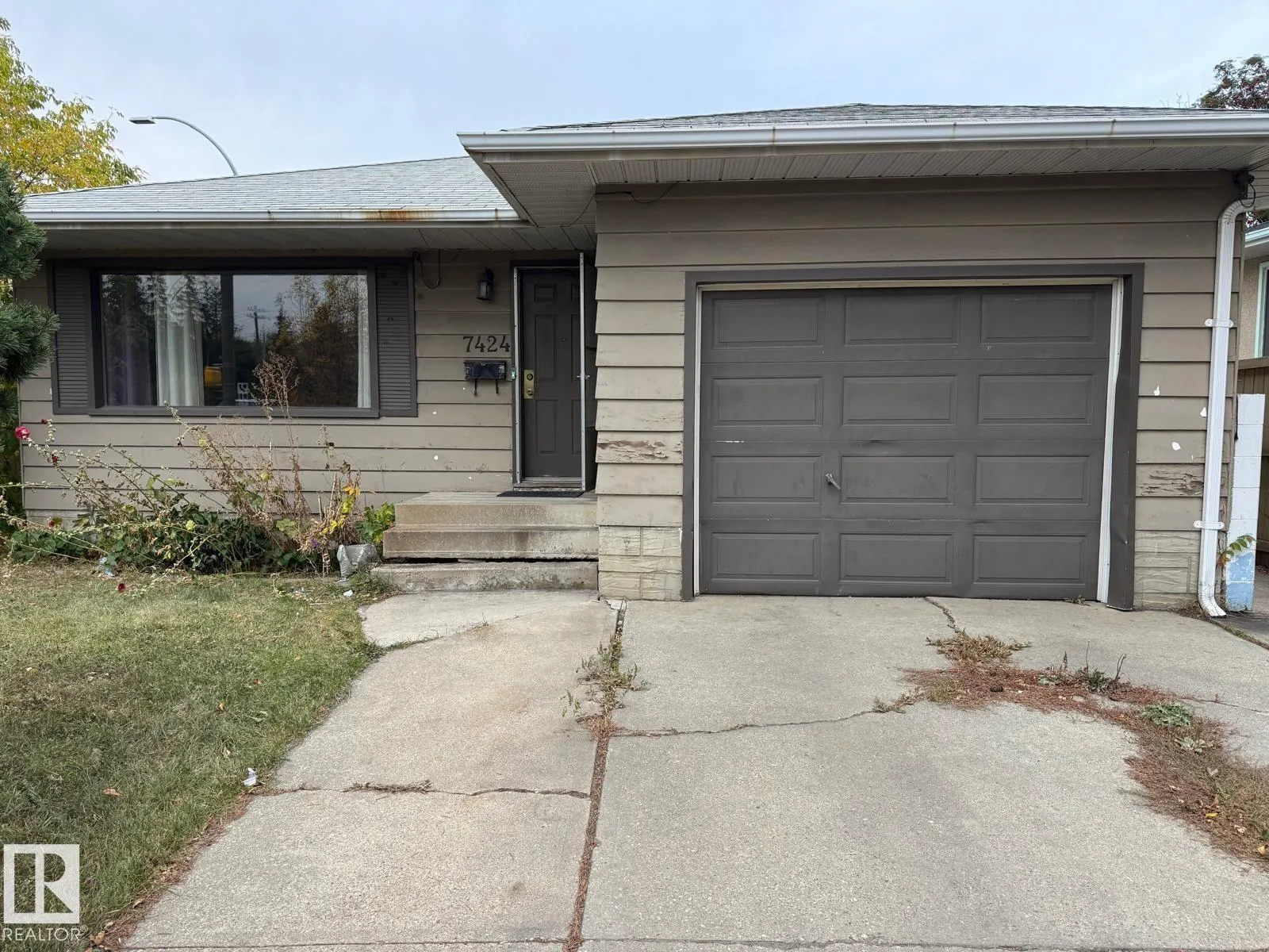 House for rent: 7424 86 Ave Nw, Edmonton, Alberta T6B 0K7