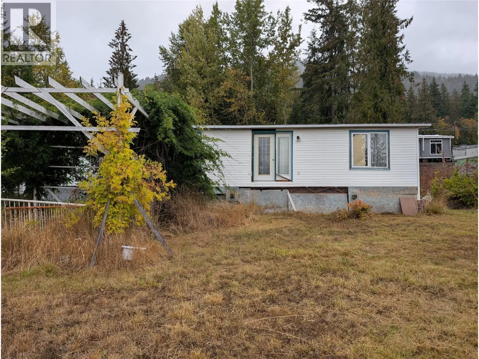 Manufactured Home for rent: 7429 Stampede Trail Lot# 25, Anglemont, British Columbia V0E 1M8