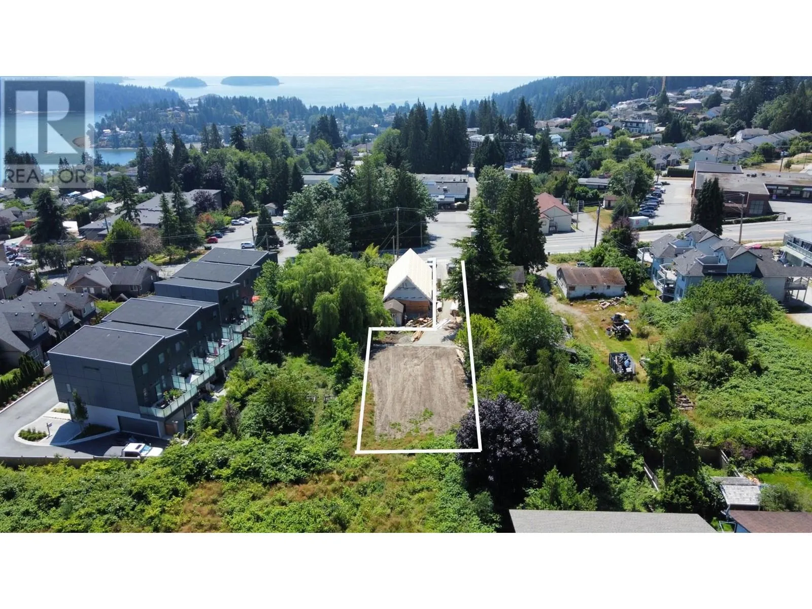 746 Gibsons Way, Gibsons, British Columbia V0N 1V9