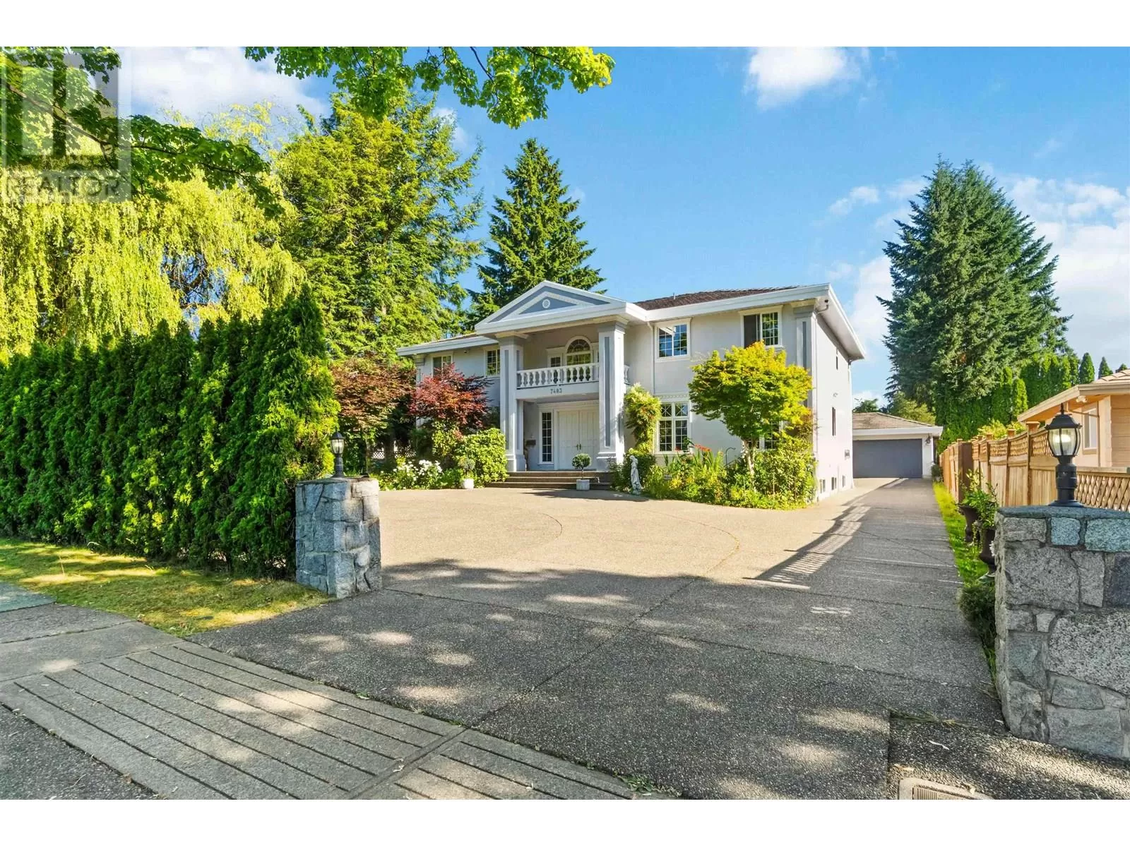 House for rent: 7483 Government Road, Burnaby, British Columbia V5A 2C5