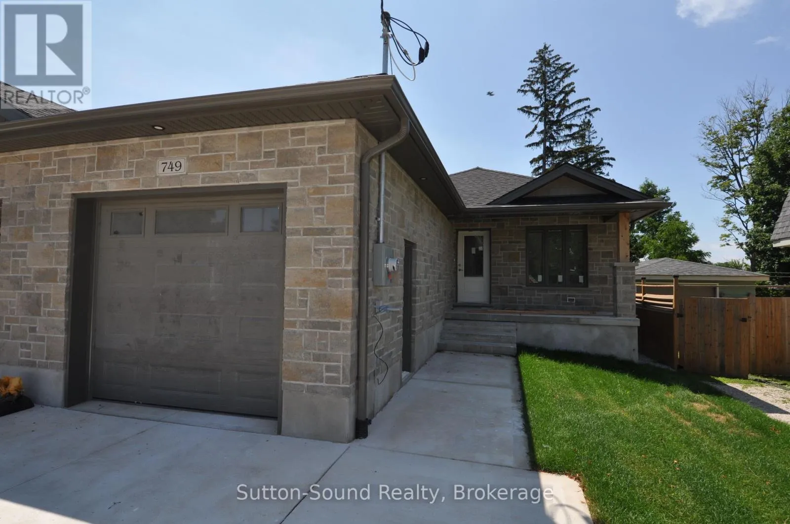 749 15th Street E, Owen Sound, Ontario N4K 1X5