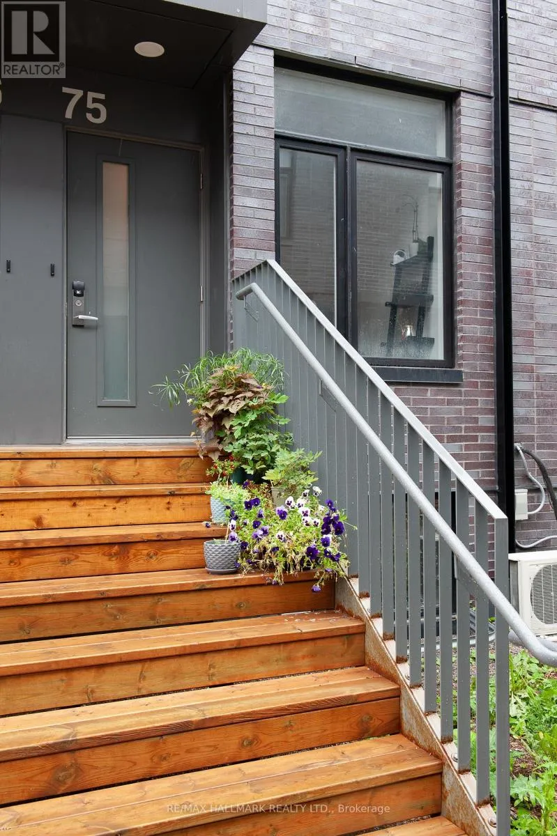 Row / Townhouse for rent: 75 - 1760 Simcoe Street N, Oshawa, Ontario L1G 4S1