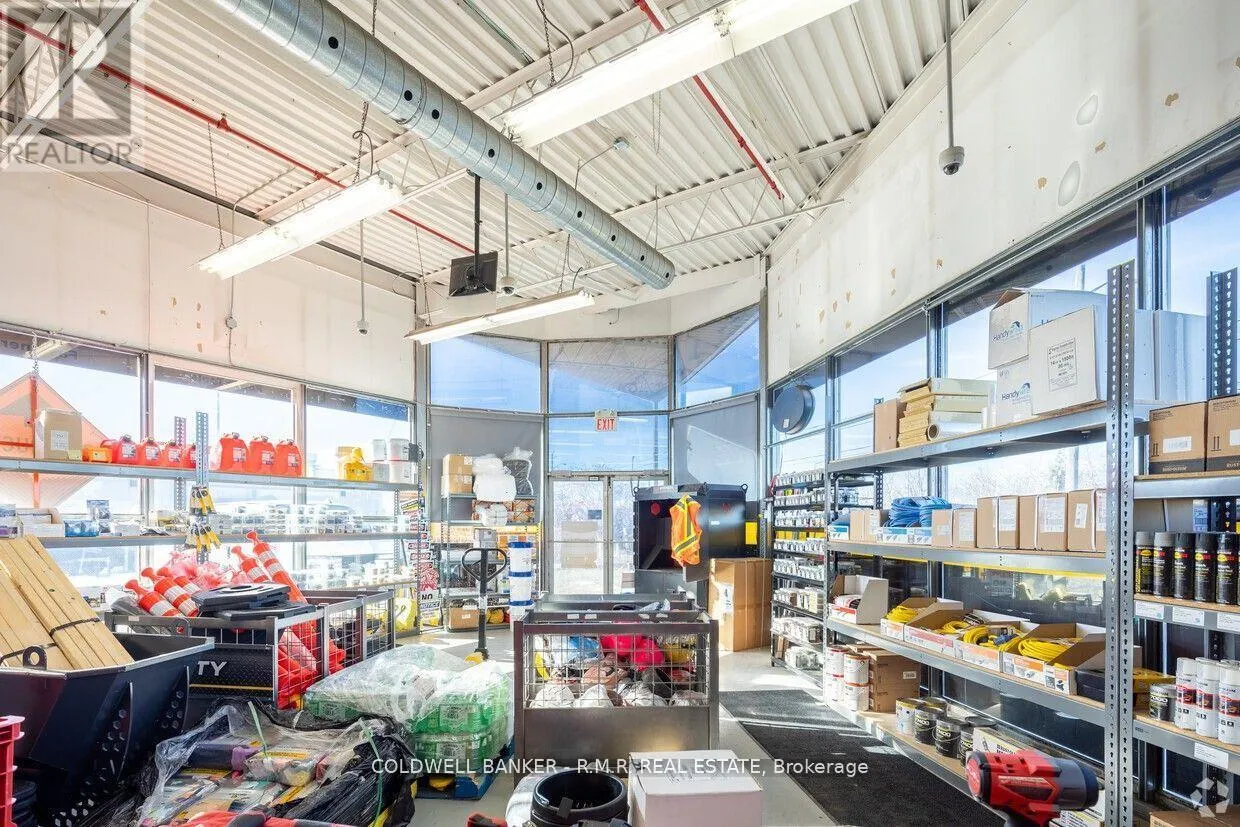 Multi-Tenant Industrial for rent: 75 City View Drive, Toronto, Ontario M9W 5A5