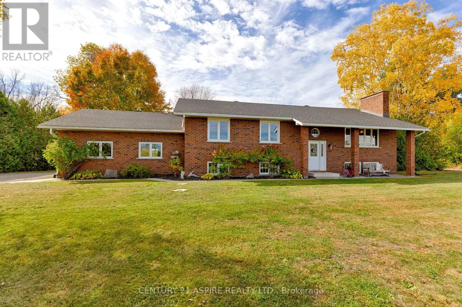 House for rent: 75 Pembroke Street, Whitewater Region, Ontario K0J 1K0