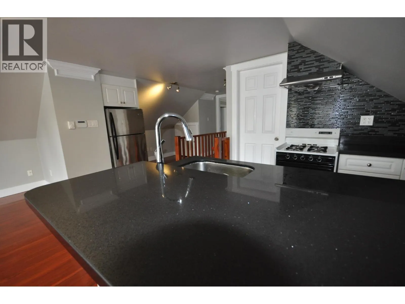 House for rent: 7505 Kingsway, Burnaby, British Columbia V3N 3C1