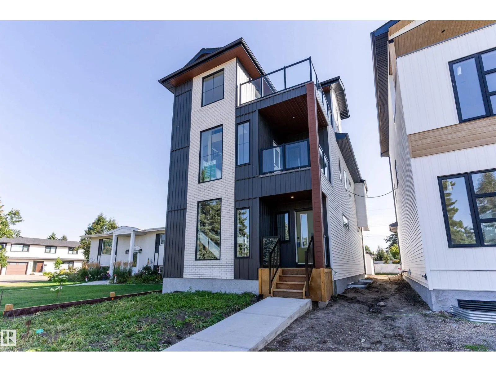 House for rent: 7505 Rowland Rd Nw, Edmonton, Alberta T6A 3W4